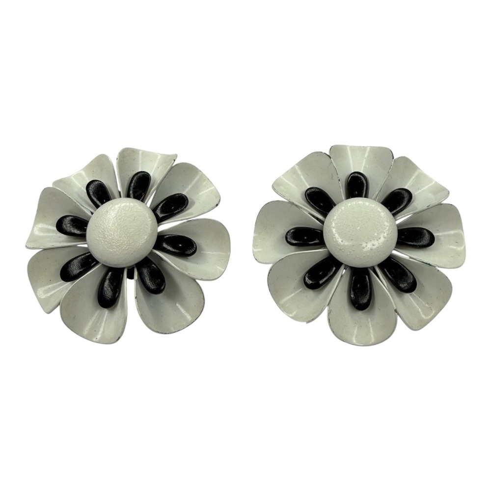 Vintage Flower Earrings Metal White Black Enamel Painted Retro Clip On